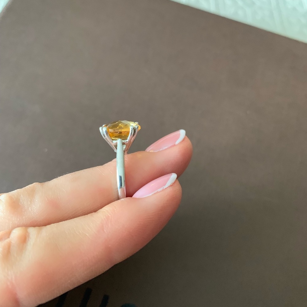 Engagement Ring ! - Picture 4 of 8